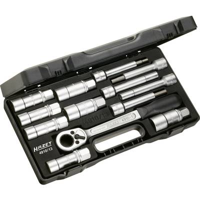 Ensemble d'outils dans un coffret en plastique noir. Comprend différentes clés à douille et une clé dynamométrique à cliquet, soigneusement rangées.