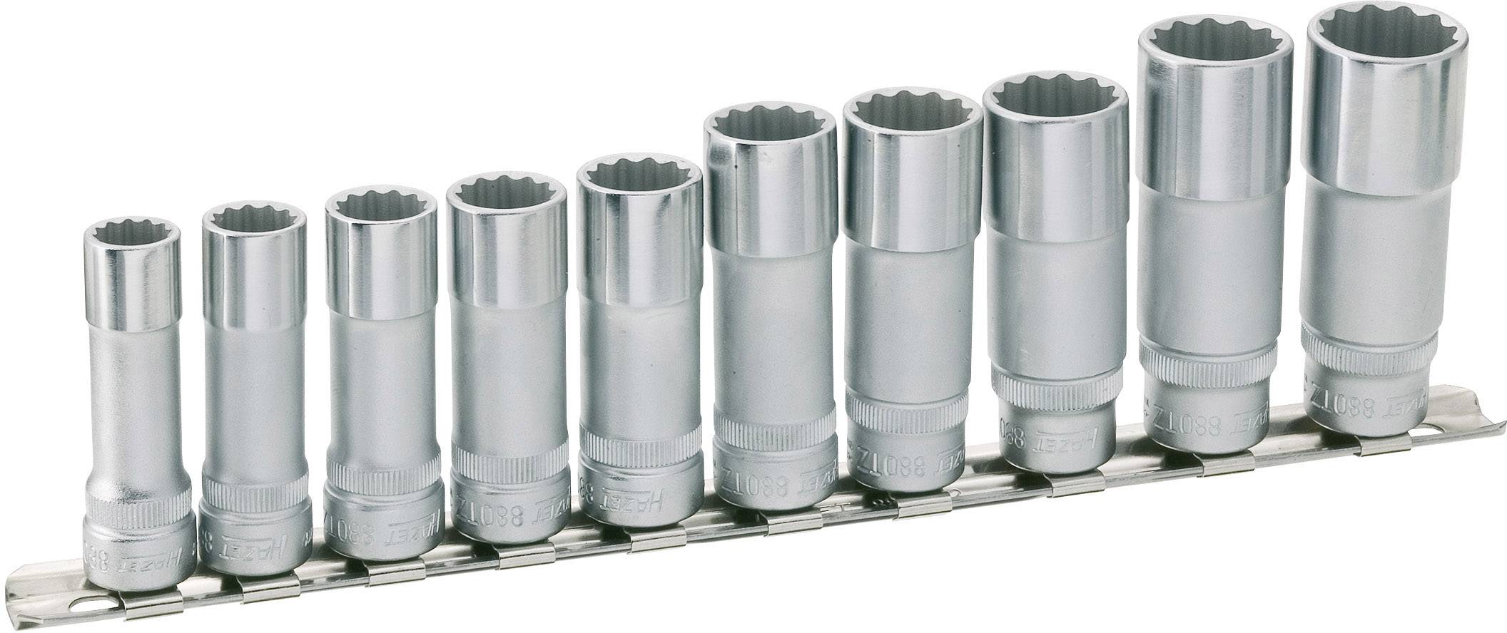Un ensemble de clés à douille de différentes tailles, allant du petit au grand, alignées sur un support, utilisées pour des travaux mécaniques.