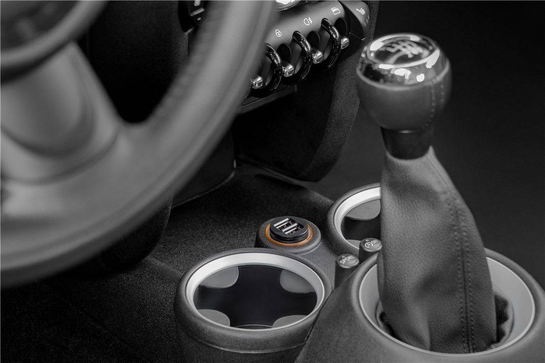 Dual USB Car Charger 2.1 Une prise allume-cigare, permet de charger jusqu'à deux périphériques USB simultanément,...-4