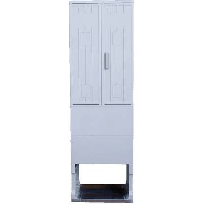 Armoire métallique à deux portes avec une poignée centrale, reposant sur un socle surélevé.