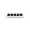 Un commutateur réseau blanc avec cinq ports Ethernet, numérotés de 1 à 5. Des voyants LED indiquant le statut et l'activité sont visibles.