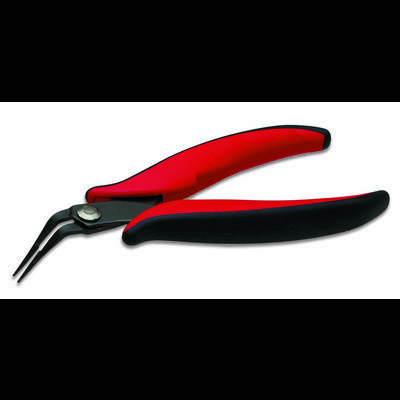 'Pince rouge avec poignées noires et bouts courbés, adaptée pour saisir de petits objets lors de travaux précis.'