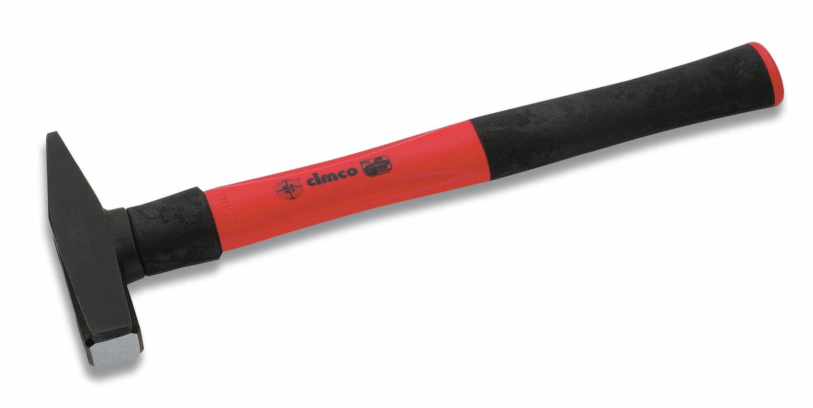 'Marteau rouge et noir à tête rectangulaire et poignée ergonomique.'