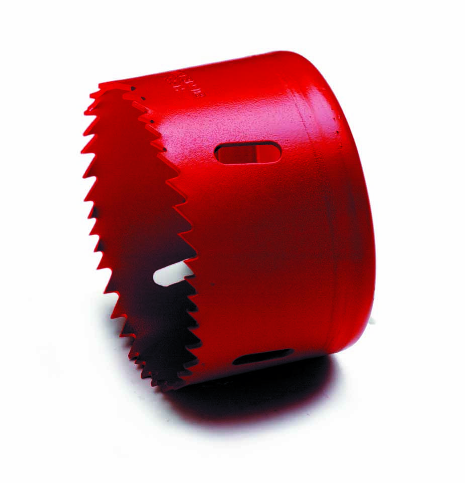 Scie-cloche ronde, rouge, avec un bord dentelé, utilisée pour percer de grands trous dans des matériaux tels que le bois ou les métaux.