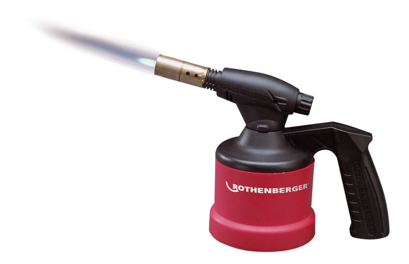 Lampe à souder avec poignée rouge et flamme allumée, adaptée aux travaux de soudure.
