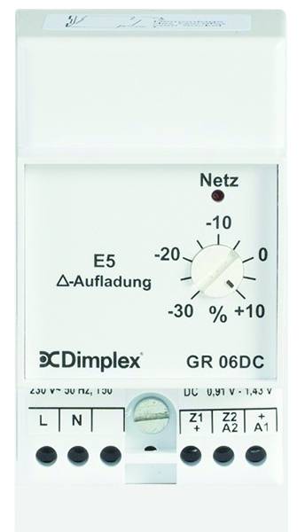 Un boîtier de commande électrique blanc avec un bouton rotatif pour la régulation du réseau et des connexions en bas. Texte : « E5 Δ-Charge, Réseau, % +10 ».