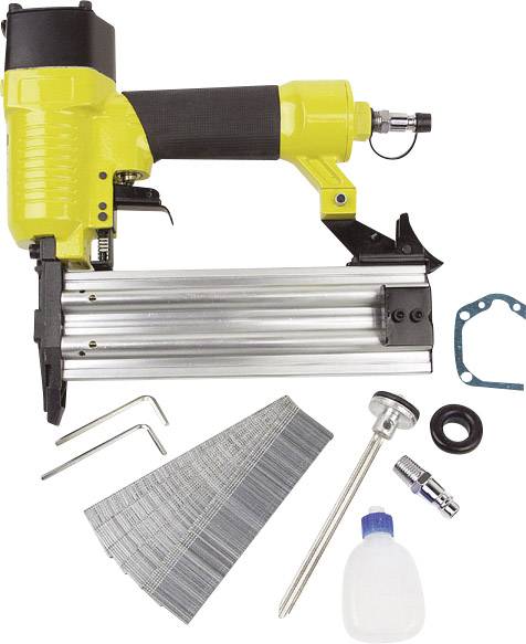 Pistolet pneumatique jaune avec accessoires, comprenant des clous, une clé hexagonale, une bague en plastique et une bouteille d'huile, sur fond blanc.