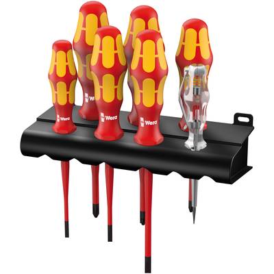 Un ensemble de sept tournevis avec des poignées rouges et jaunes sur un support mural noir. Six ont des embouts à fente plate et cruciforme, un est transparent.