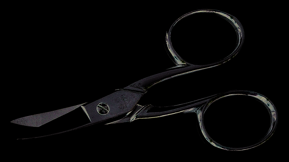 Un coupe-ongles en argent avec des lames courbes, adapté pour couper les ongles et la peau avec précision.