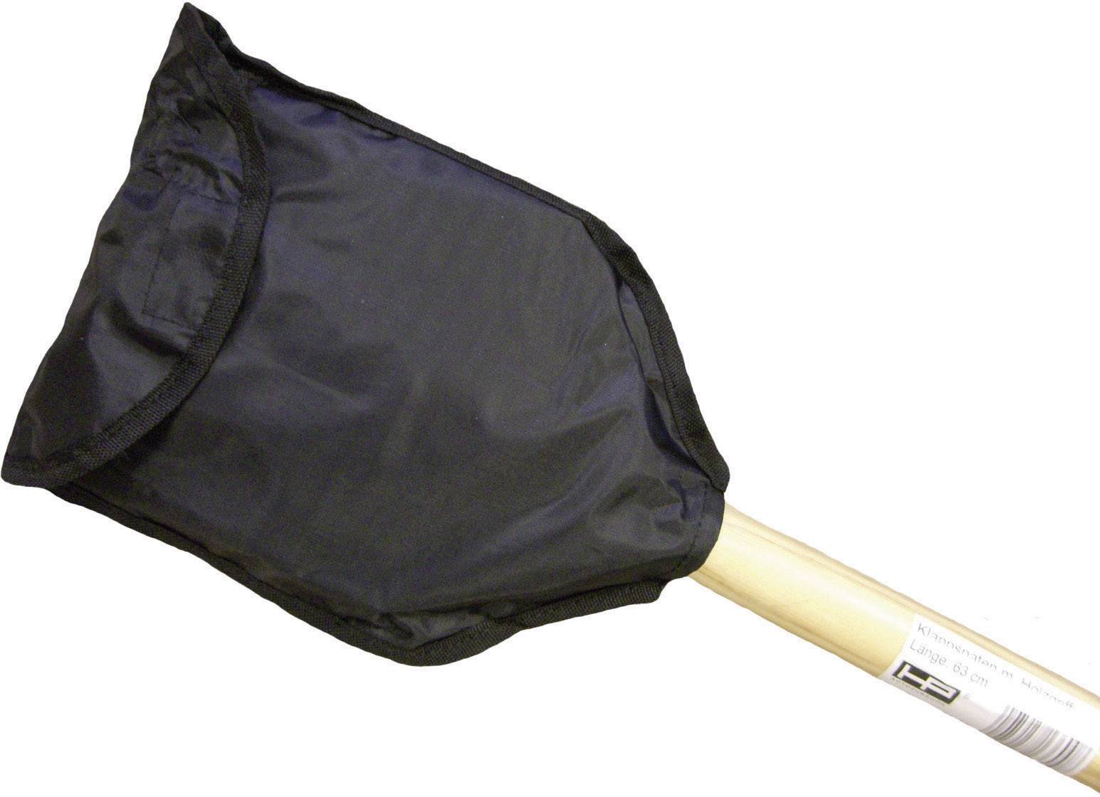 Un épuisette noire en filet avec manche en bois, adaptée à la capture de petits poissons.