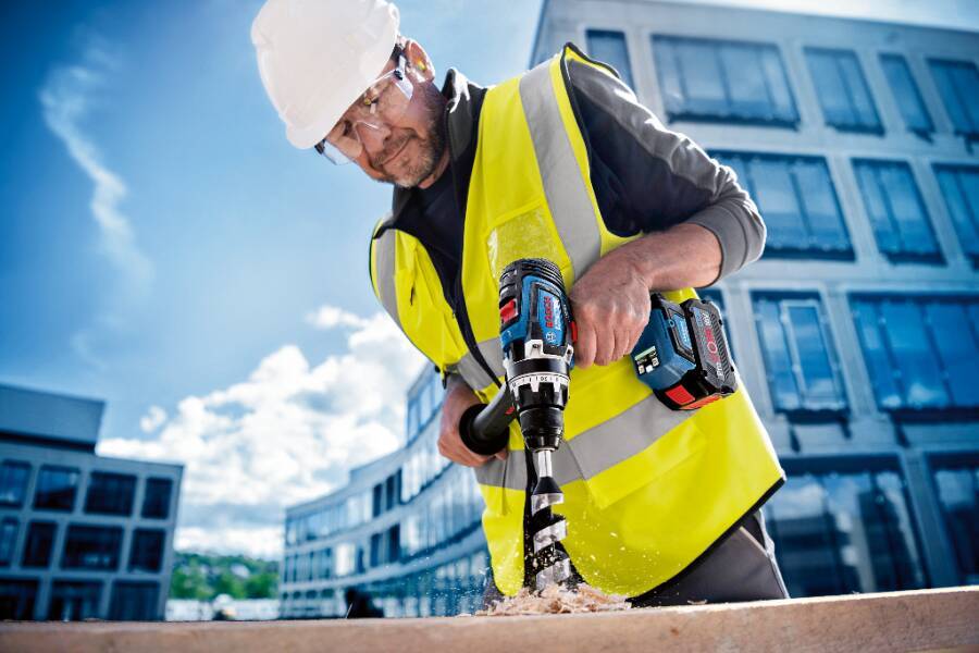 Bosch Professional GSB 18V-150 C solo -Perceuse-visseuse à percussion sans fil sans batterie, sans chargeur, + mallette-1