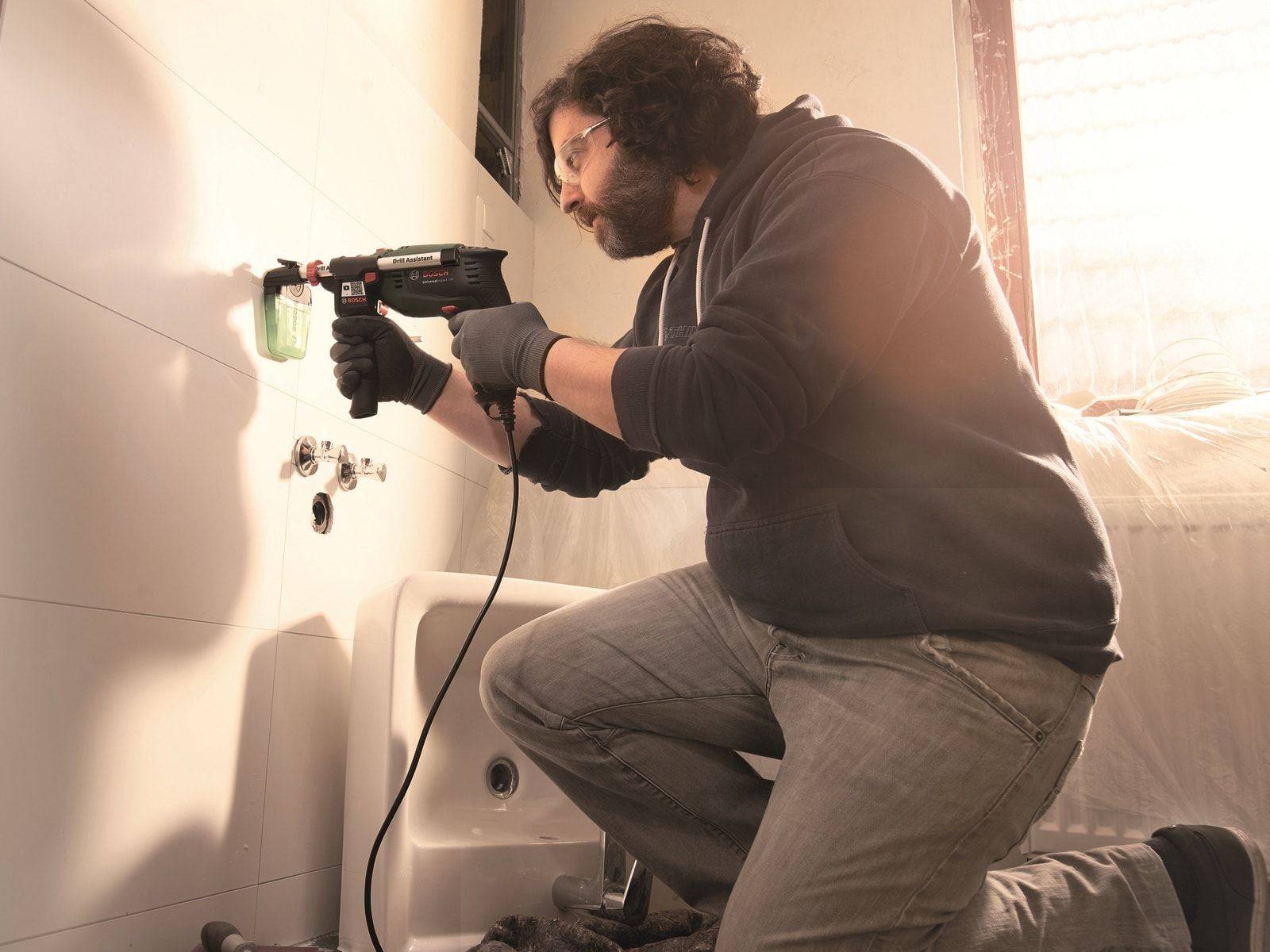 Image du symbole pour Bosch Home and Garden;UniversalImpact 700;1 vitesse- Perceuse à percussion;701 W;+ mallette