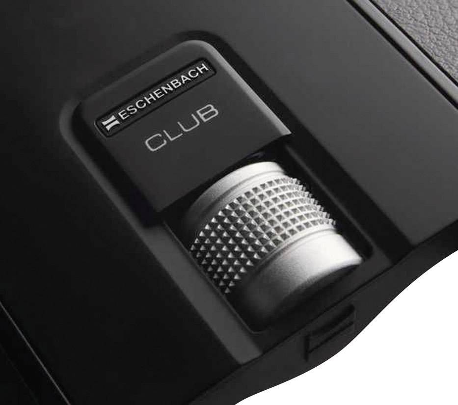 Gros plan sur un appareil noir avec le logo 'ESCHENBACH CLUB' et un bouton cranté argenté sur la droite.
