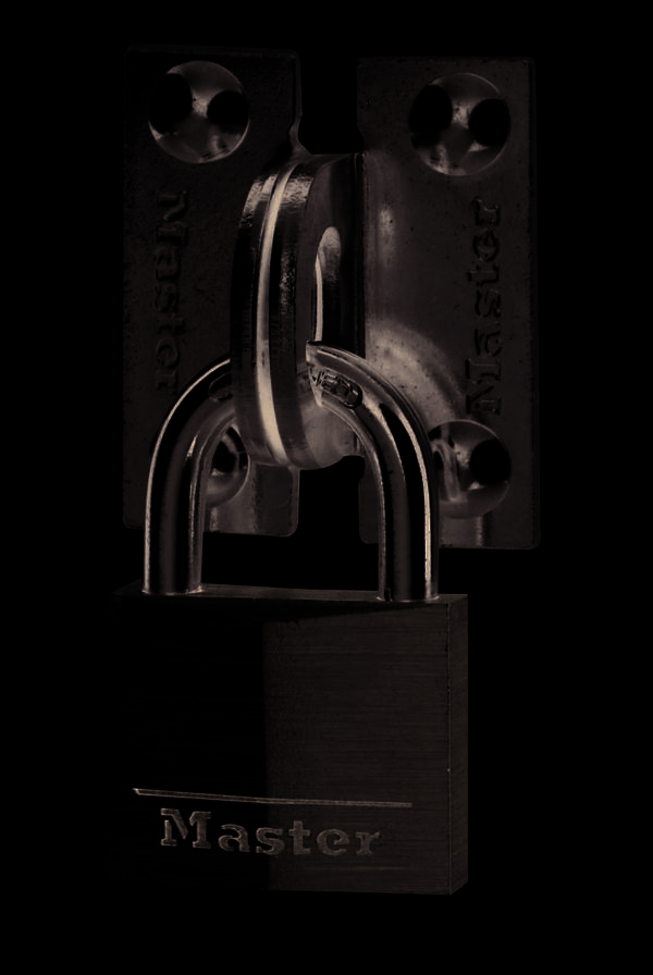 Master Lock 914060REURD Pack comprenant des Œillets Droits et un Cadenas à Clé