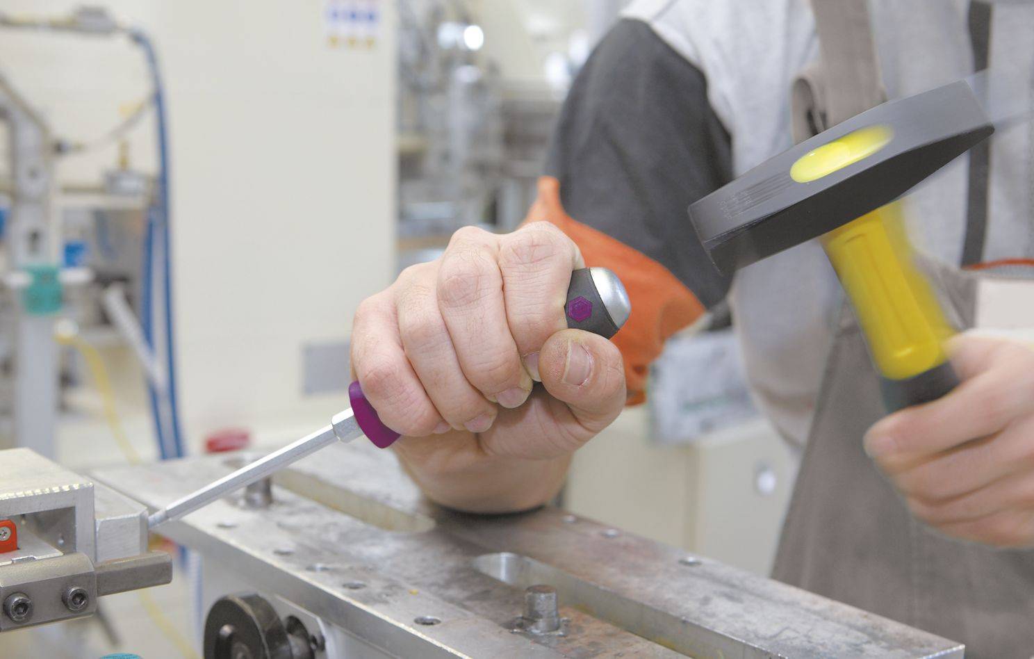 Wiha 29158 pour l'atelier Tournevis cruciforme PZ 1 Longueur de la lame: 107 mm DIN ISO 8764-1