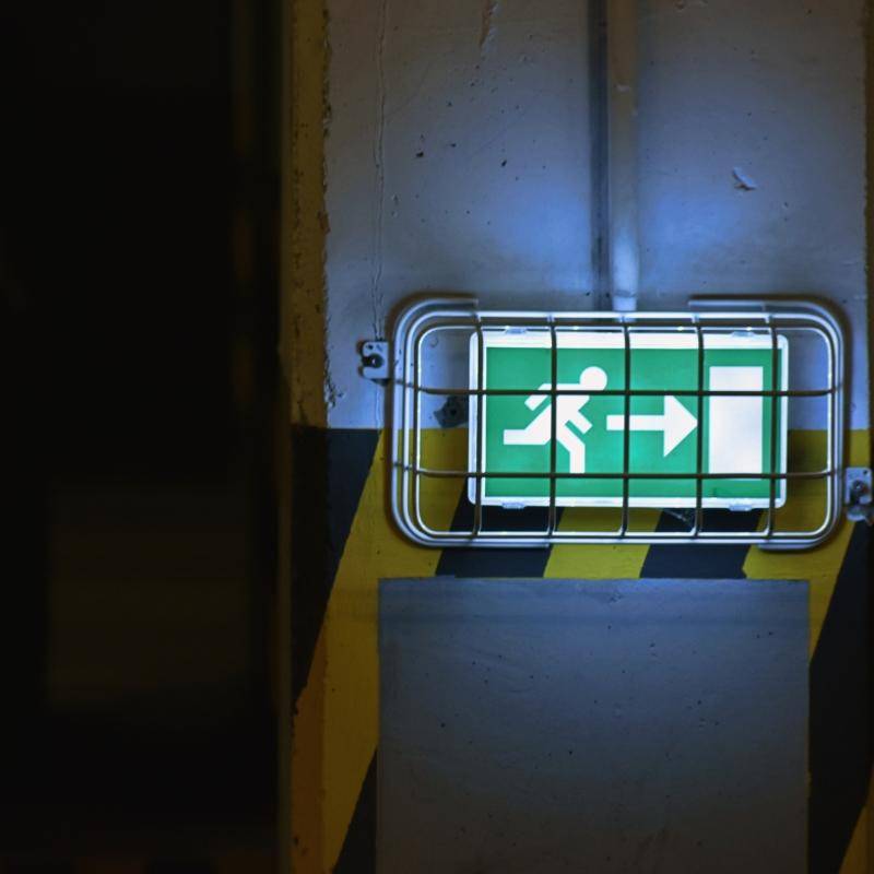 Bloc de secours BAES LED Batterie 4 Pictogrammes 4W IP65 - SILAMP-2