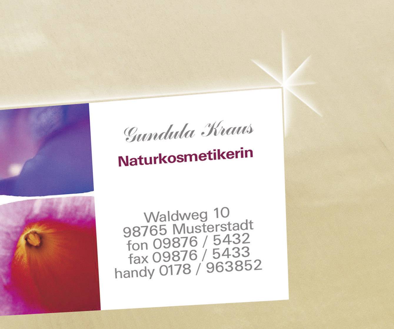 Carte de visite portant l'inscription 'Gundula Kraus, Cosméticienne naturelle'. Adresse : Chemin de la Forêt 10, 98765 Villeville. Contact : Mobile 0178/963852.