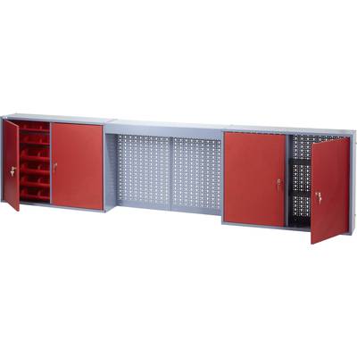 Un long mur gris avec des armoires rouges verrouillables et des étagères ouvertes pour le rangement des outils.