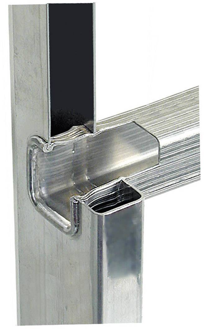 Un coin d'angle en argent métallique qui relie des profilés plats et des profilés d'angle. Il présente une soudure précise et des détails de la structure de surface.