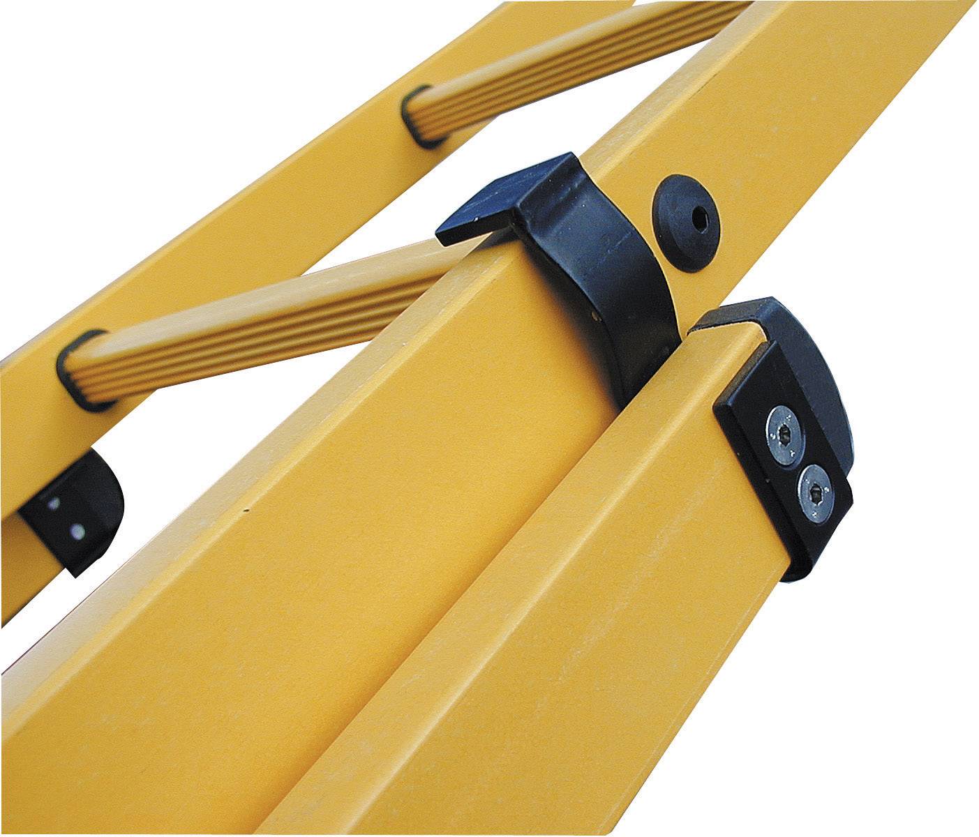 Gros plan d'un dispositif jaune avec des fixations métalliques, probablement un élément d'un mécanisme ou d'un outil pliable.