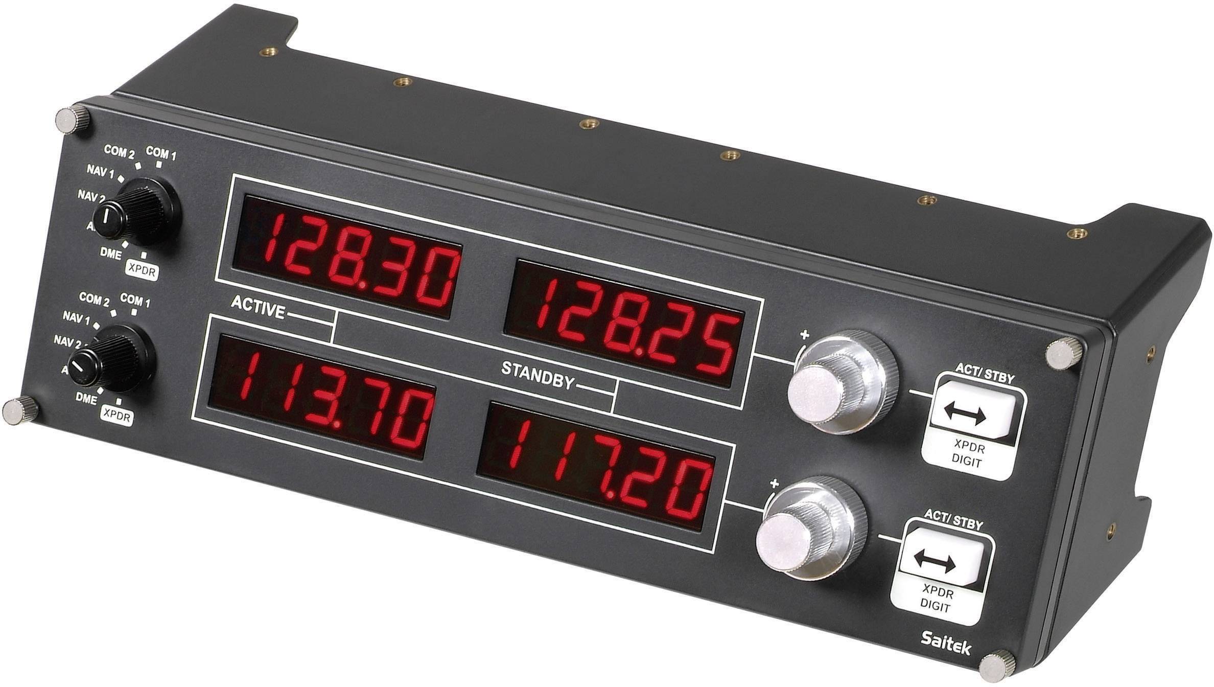Appareil radio d'avion de Saitek avec deux affichages numériques ; fréquences actives et de veille pour Com1 et Nav1, boutons rotatifs pour le réglage.