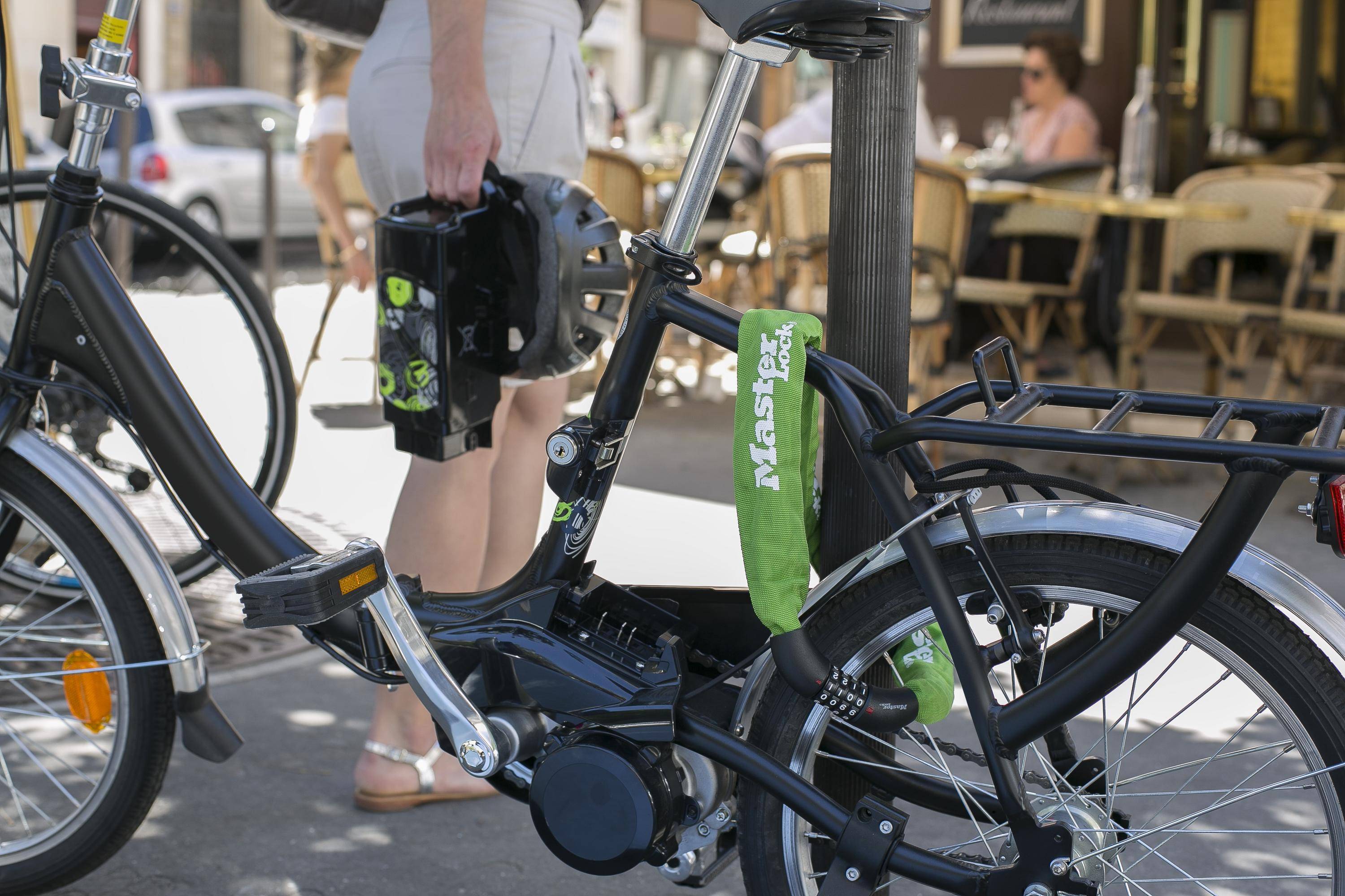 MASTER LOCK Chaîne Antivol Vélo [Combinaison] [90 cm Chaîne] [Couleur Aléatoire] 8392EURDPROCOL-1