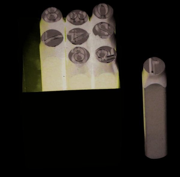 Coffret 9pcs chiffres à frapper DIN 8mm de 0 à 8 - EG 5033 - CLAS Equipements