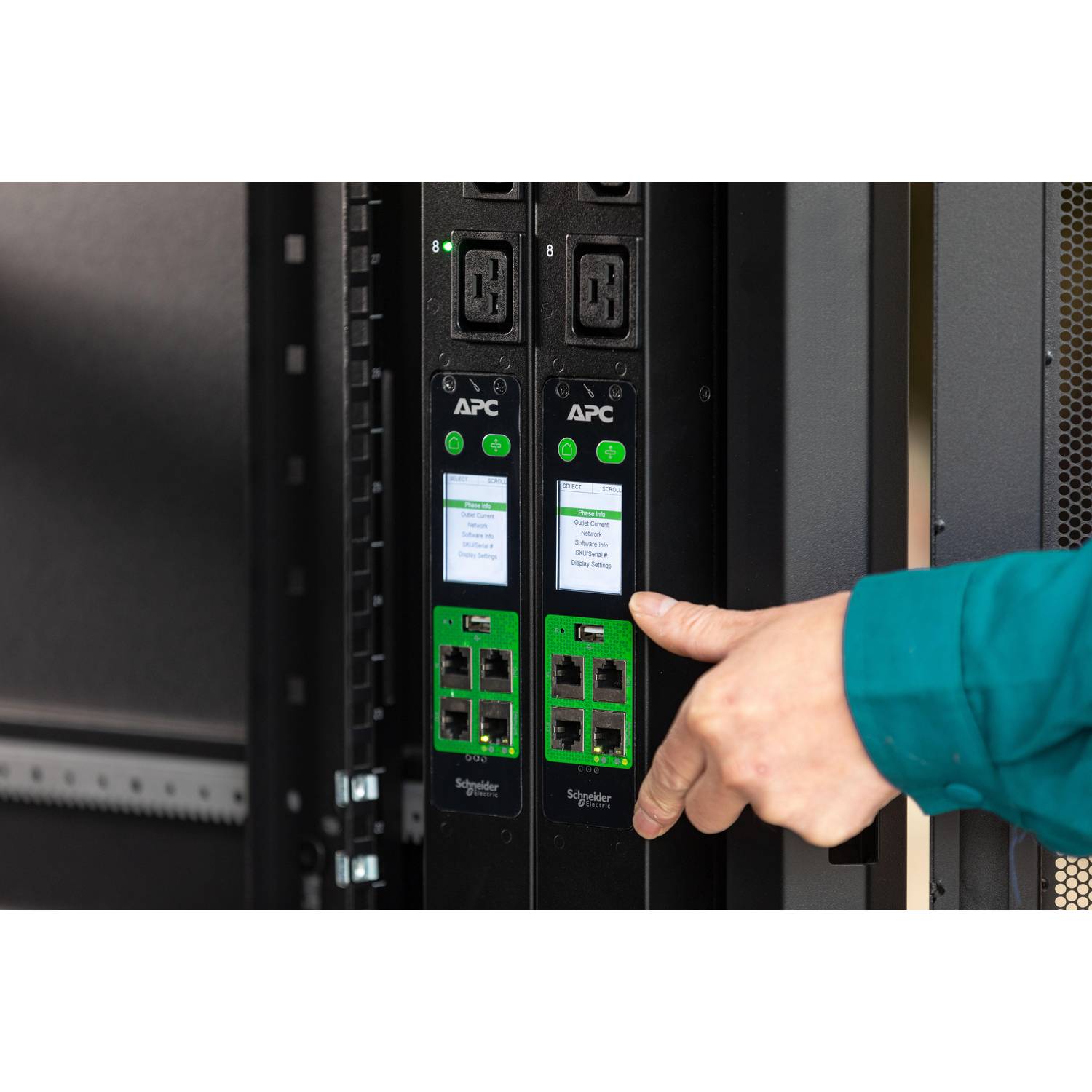 APC Easy PDU Switched 1 U 16A 230V 8 C13-3