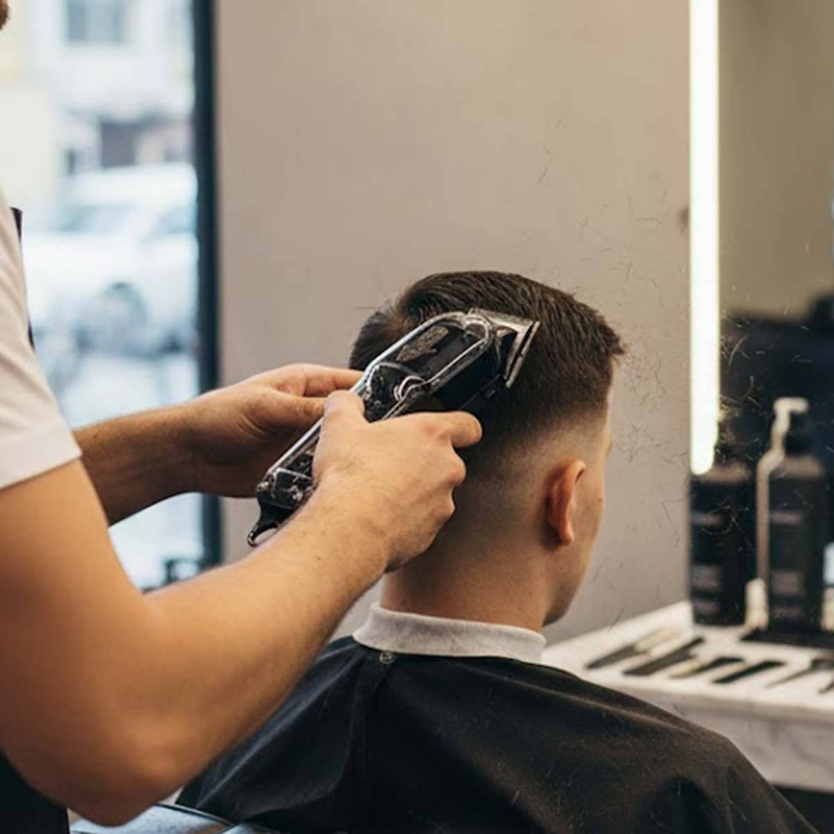 Tondeuse Cheveux et Barbe 2000mAh Autonomie 100 minutes avec Écran et Guides-1