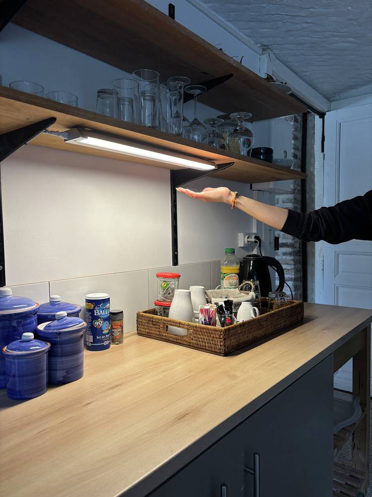 Réglette LED orientable argent 10W 935 lm 3000K interrupteur infrarouge intensité variable Gar. 5 ans-3