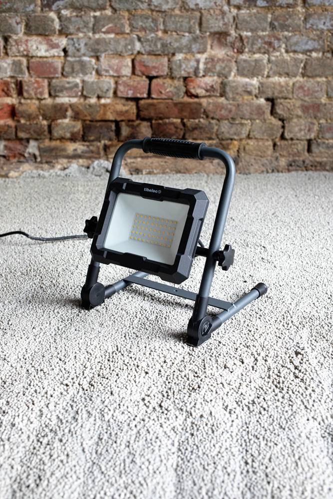 Projecteur LED de chantier filaire pliable 50W, 4600 lumens, IP65, IK07, 4000K blanc-neutre, garantie 3 ans - Tibelec-3