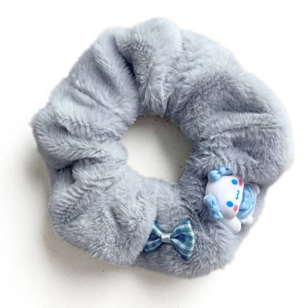 Chouchou Classique pour Cheveux en Fausse Fourrure Pelucheux avec Charms Sanrio Ravissant Gris