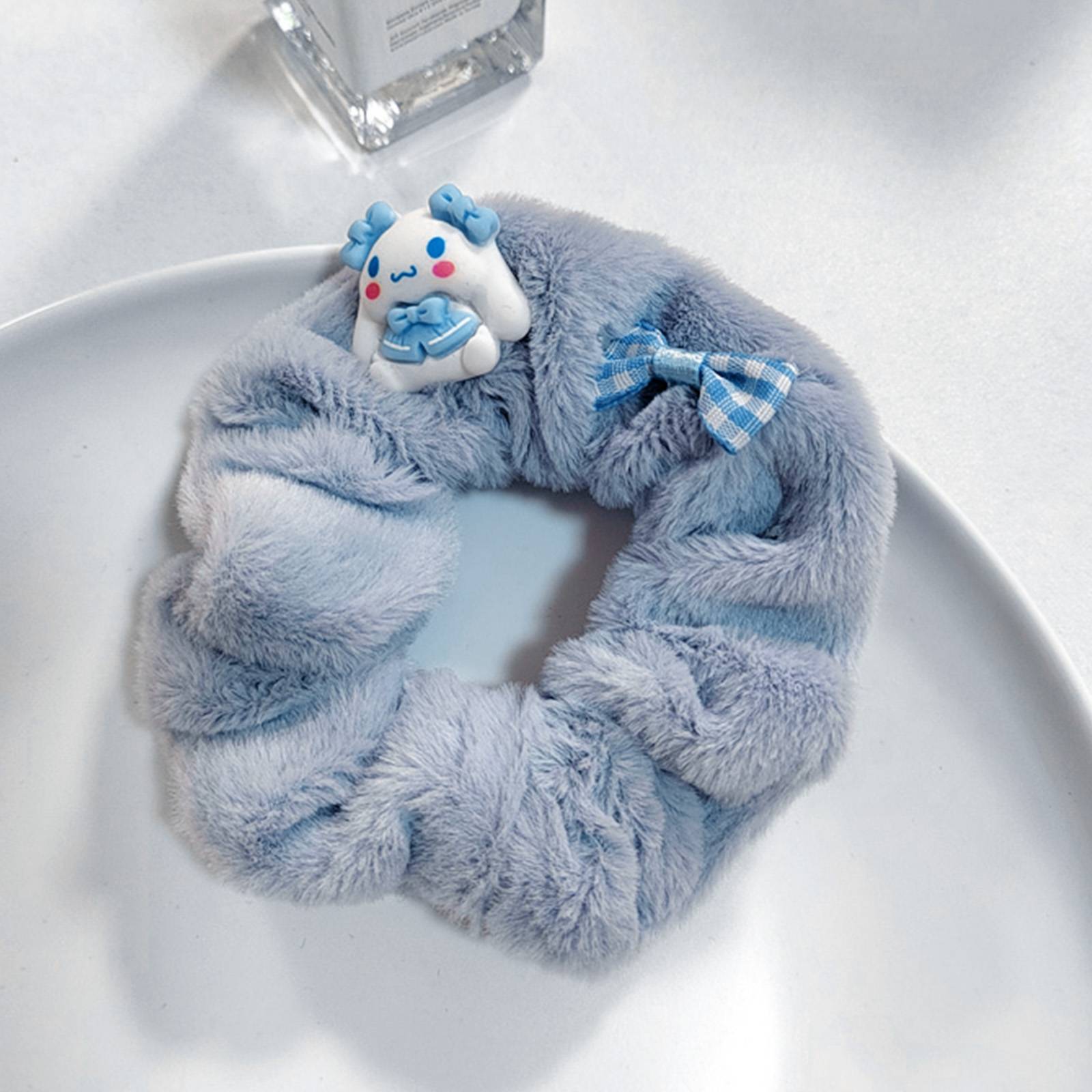 Chouchou Classique pour Cheveux en Fausse Fourrure Pelucheux avec Charms Sanrio Ravissant Gris-2
