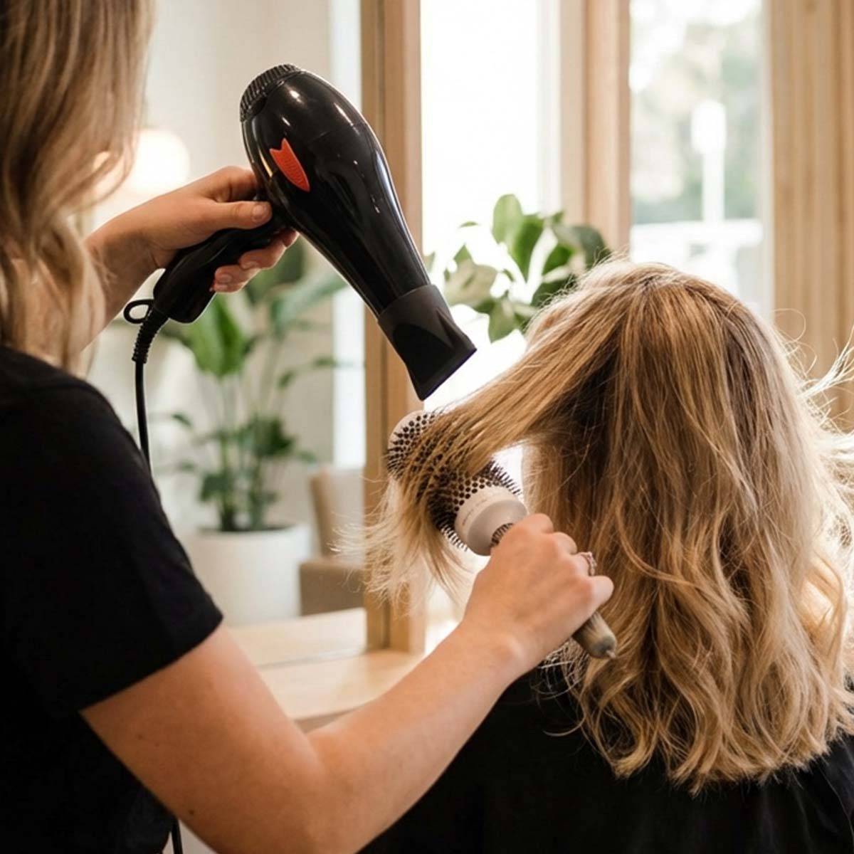 Sèche-Cheveux Filaire 820W avec Contrôle Thermique et Concentrateur d’Air-2