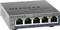 Switch réseau Netgear ProSafe GS105E avec 5 ports Ethernet, voyants LED indiquant l'état de la connexion, conception compacte.