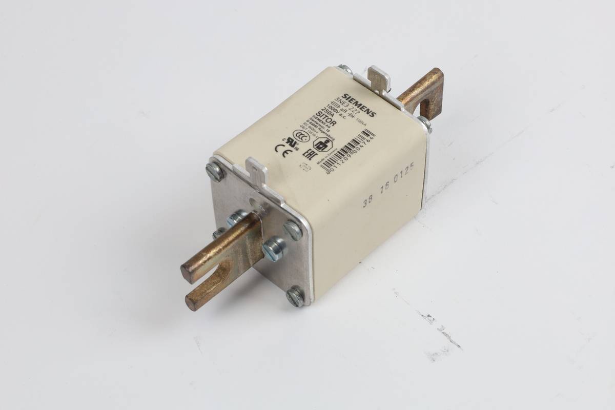 Siemens 3NE3227 Cartouche-fusible avec afficheur de sécurité mécanique Adapté pour (fusibles) Taille de fusible 000 - 4 -0