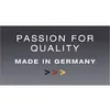 « Passion pour la Qualité Made in Germany » en blanc sur un fond gris, avec trois flèches en noir, rouge et jaune en dessous.
