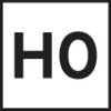 'HO' en lettres blanches sur fond noir.