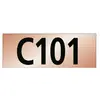 Plaque de porte avec l'inscription 'C101' en noir sur un fond rose.
