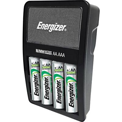 Punjač baterija marke Energizer, pogodan za AA i AAA NiMH baterije, s четiri uložene AA baterije.