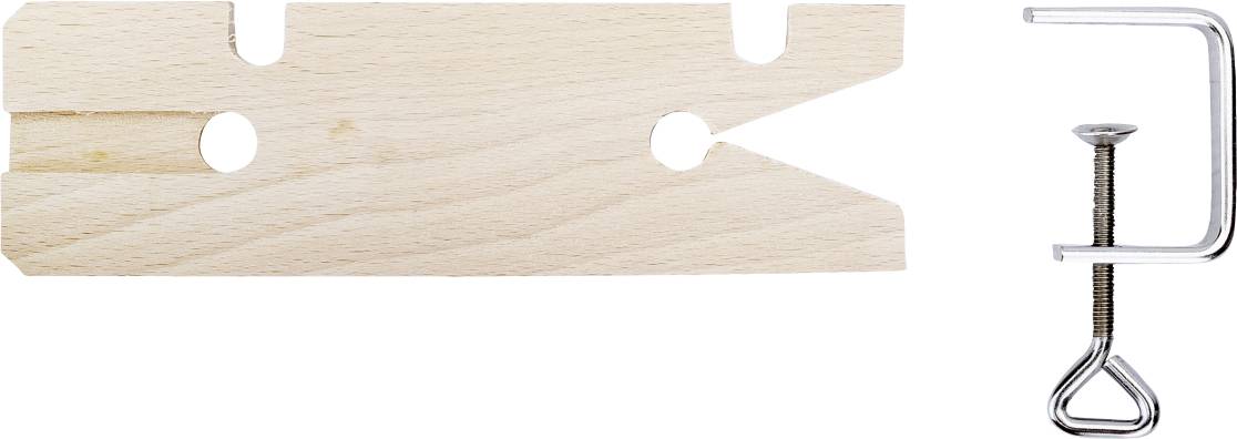 Komad drveta s rupama i urezom s lijeve strane, metalna vijčana stezaljka s desne strane; čini se da oba dijela pripadaju zajedno.
