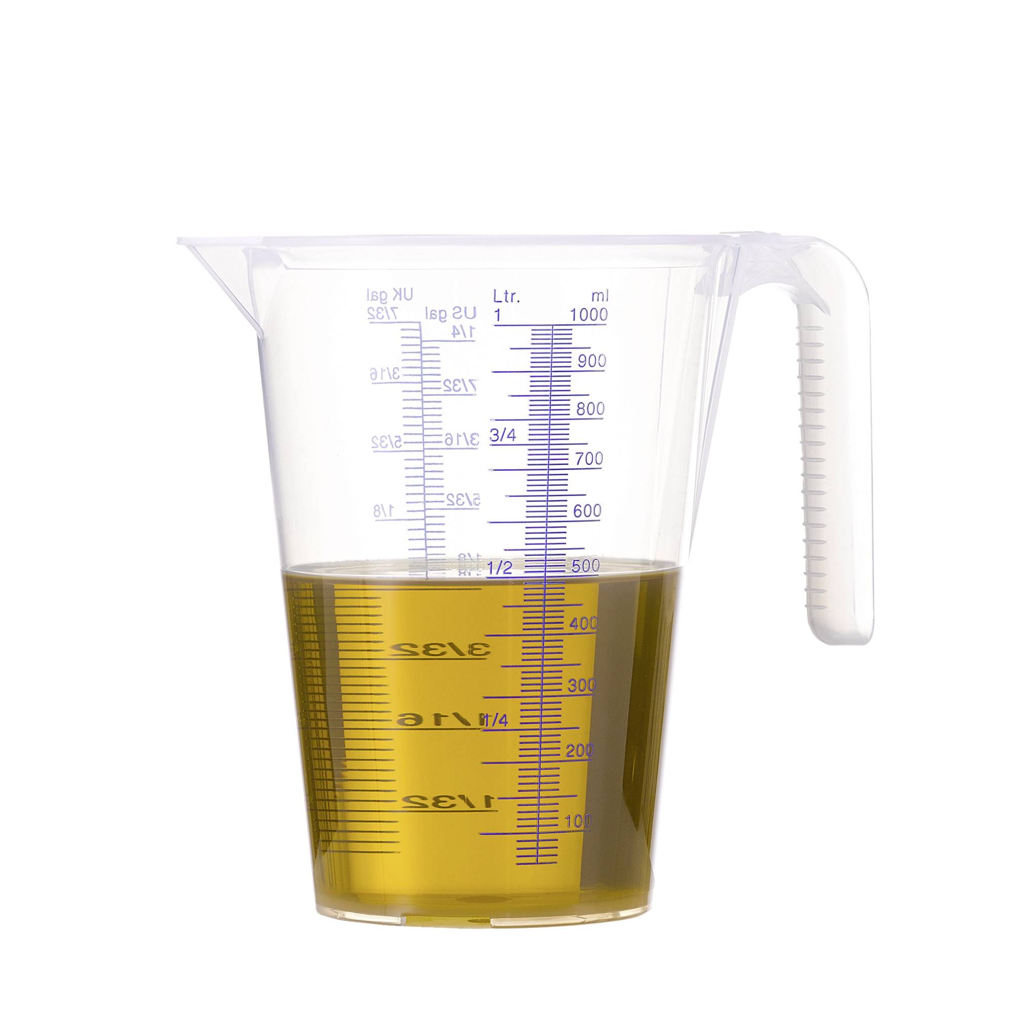 Prozirna mjerna čaša s ručkom, napunjena žutom tekućinom, prikazuje oznake za mililitre do 1000 ml.