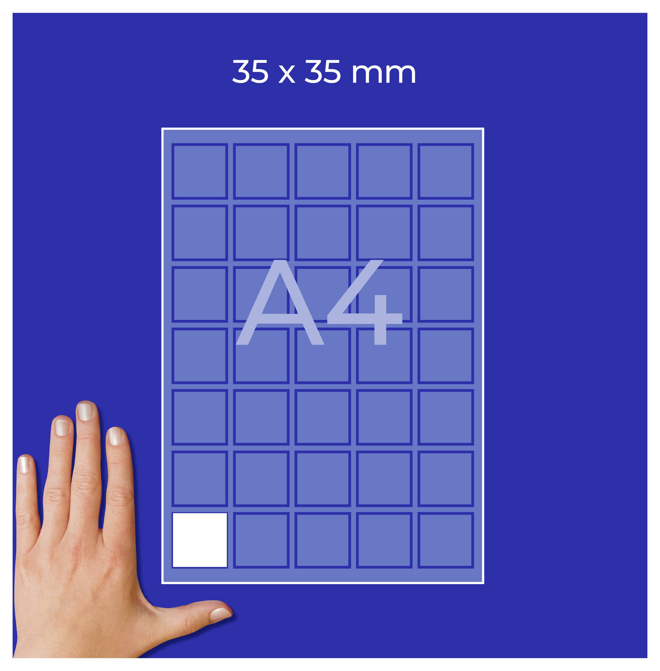 Vizualizacija A4 fotografije u formatu 35 × 35 mm na plavoj pozadini, uz ruku kao usporedbu veličine.