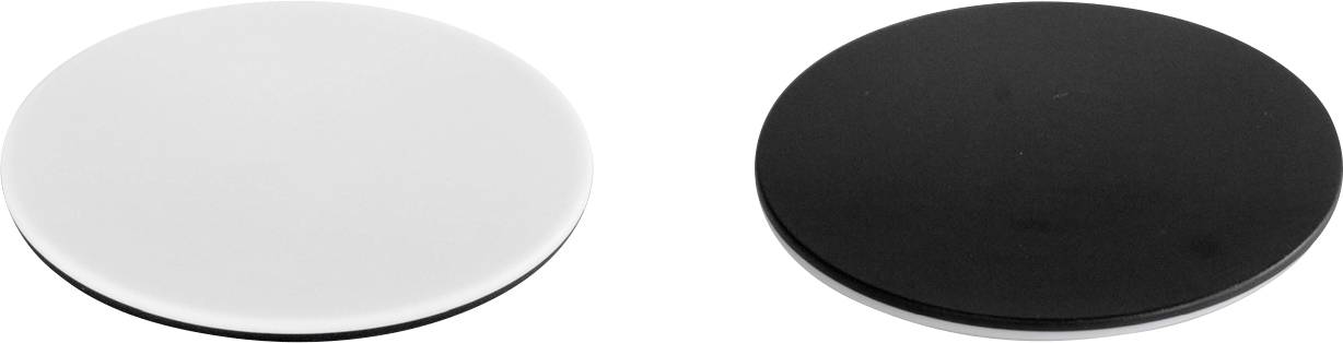 Dvije okrugle, ravne, jednoobojne ploče jedna do druge, lijevo bijela, desno crna, na bijeloj pozadini.