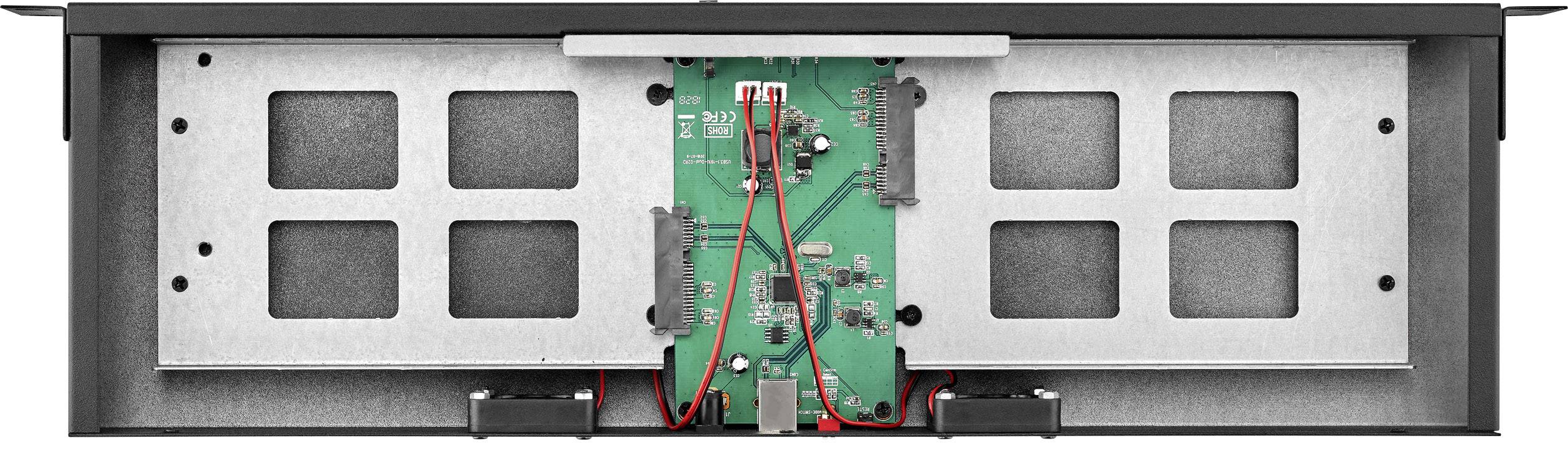 Unutarnji pogled elektroničkog uređaja s zelenom tisknom pločicom u sredini, okruženom metalnim komponentama.