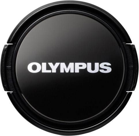 Crni poklopac objektiva s bijelim 'OLYMPUS' logotipom u sredini.