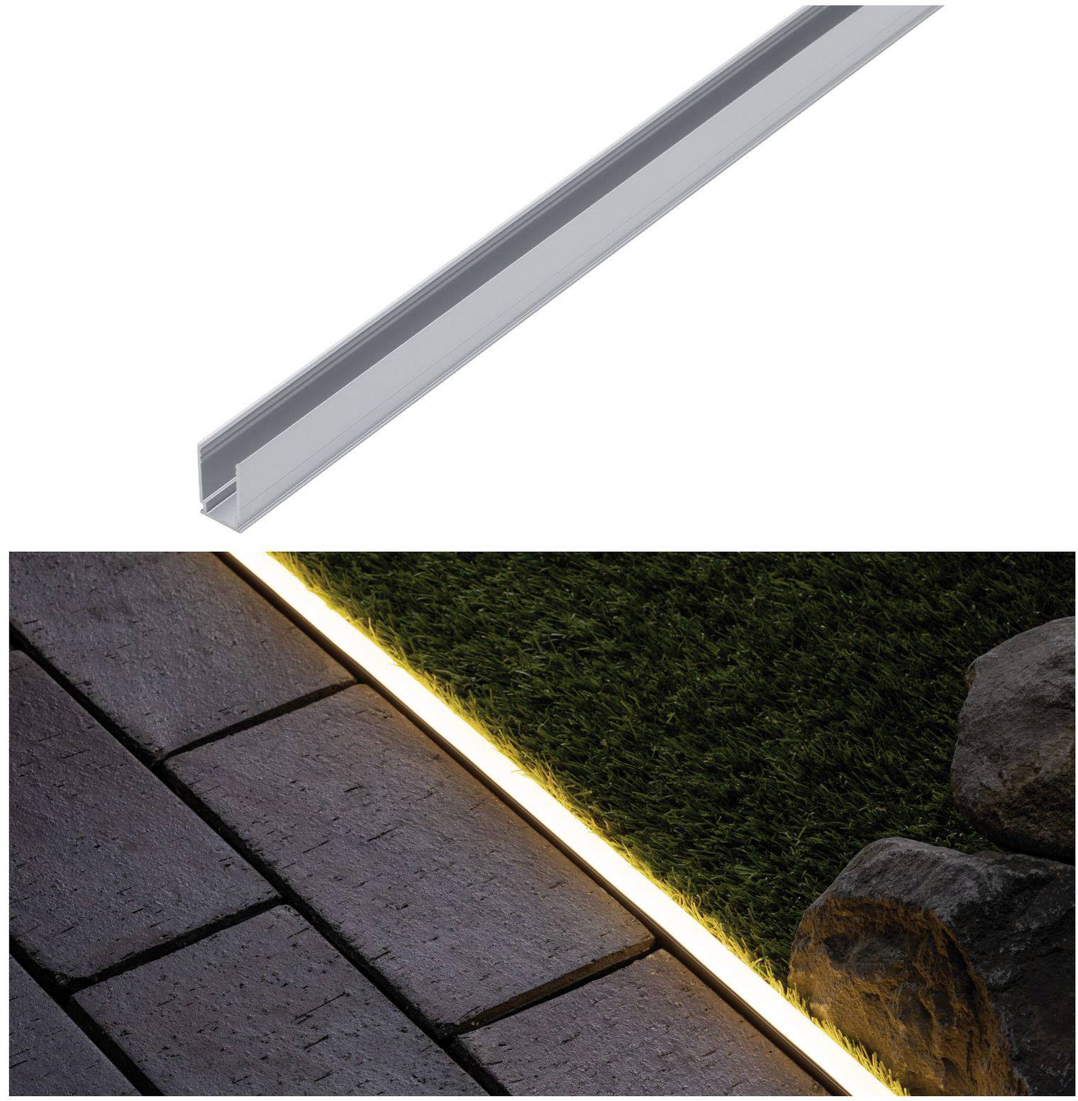 Aluminijski profil pored osvjetljene pješačke staze. Uplight osvjetljava pločnik i naglašava strukturu kamenja i travnjaka.