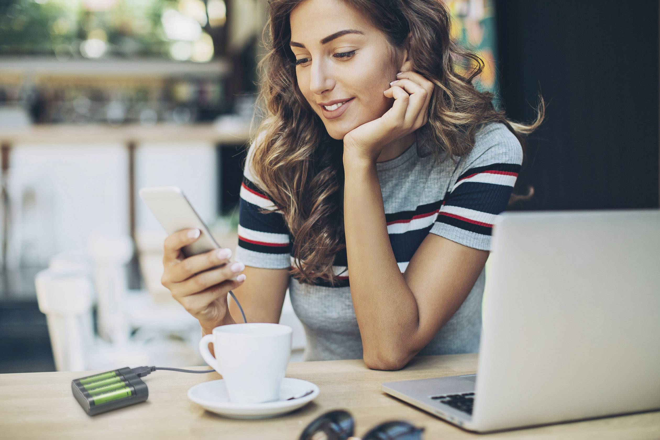 GP Charge Anyway X411 punjač okruglih stanica nikalj-metal-hidridni micro (AAA), mignon (AA)-2