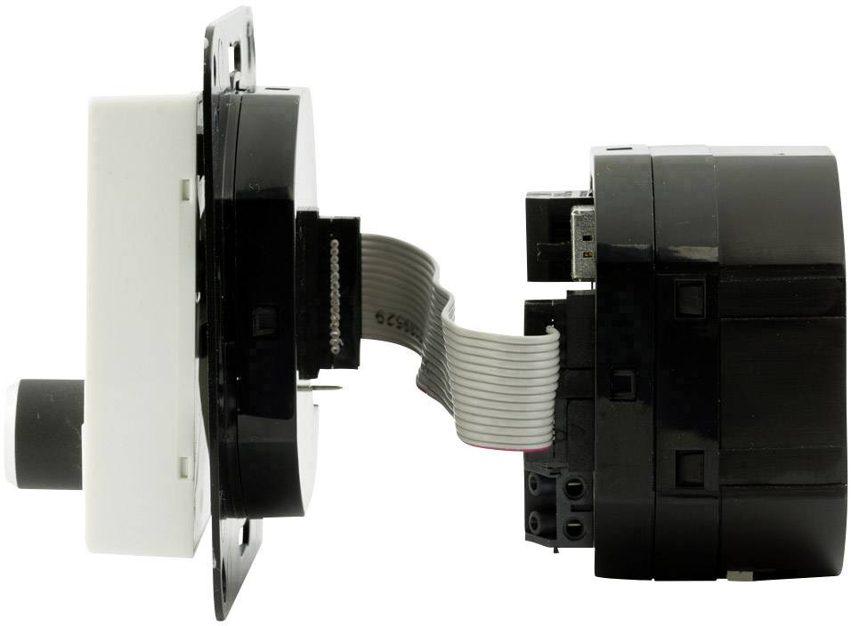 Crni električni okretni gumb, spojen s bijelom zidnom pločom, prikazuje sučelje između dvije komponente sklopnog uređaja.