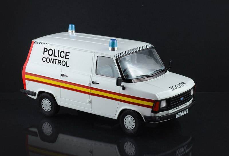 Italeri 510003657 Ford Transit UK Police model automobila za sastavljanje 1:24-1